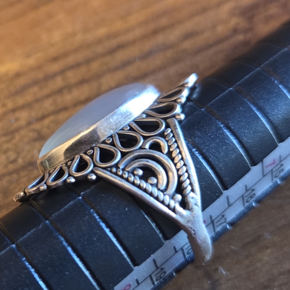 Large Moonstone 925 Silver Ring - Picture 4 of 6